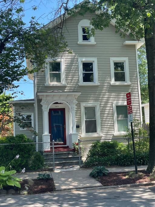 Historic Peaceful Apartment ニューヘイブン エクステリア 写真